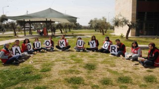 ADÜ Recep Tayyip Erdoğan Engelli Dostu Kütüphanesi bahçesinde kitap okuma etkinliği gerçekleştirildi