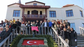 Afyonlu gençlere Anadoluyuz Biz projesi kapsamında Adnan Menderes, anlatıldı