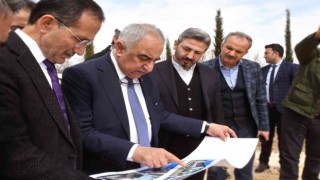 AK Parti heyeti, üniversitede incelemelerde bulundu