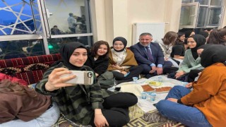 AK Parti yeni seçmenle bir araya geldi