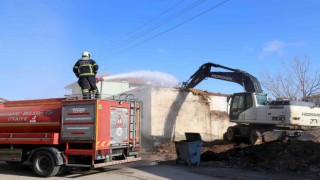 Aksaray Belediyesi metruk binaları yıkıyor