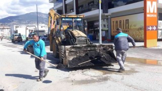 Alanyada kış mevsiminde deforme olan yollar yenileniyor
