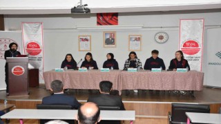 Anadolu Mektebi Yazar Okumaları öğrenci paneli yapıldı