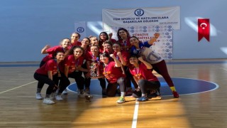 Anadolu Üniversitesi Kadın Voleybol Takımı Süper Lige bir adım daha yaklaştı