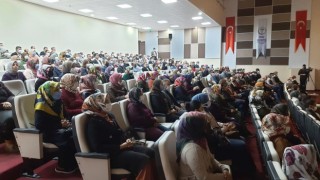 Anne ve anne adayları uyuşturucuya karşı bilgilendiriliyor