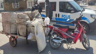 Araçlarla kağıt ve hurda toplayanlara göz açtırılmıyor