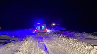 Ardahanda kardan mahsur kalan 3 hasta 4 saatlik çalışmayla hastaneye ulaştırıldı