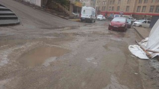 Artukluda çukurlardan geçilmiyor