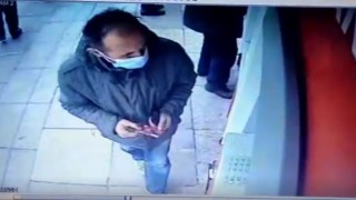 ATMde unutulan emekli maaşını kapan hırsız kamerada