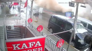 Avcılarda kontrollü yıkım sırasında bina çöktü: Faciadan dönülen anlar kamerada