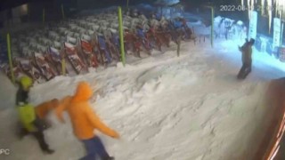 Ayı ile böyle göz göze geldiler...Uludağda ayı paniği kamerada