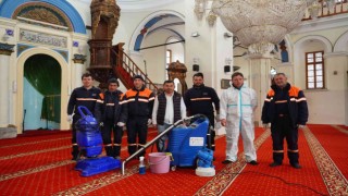 Ayvalıkta belediyeden ibadethanelere Ramazan temizliği
