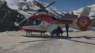 Bahçesarayda rahatsızlanan hasta helikopterle hastaneye ulaştırıldı