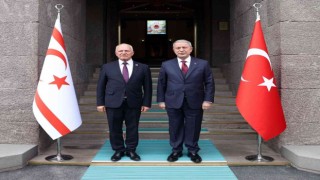 Bakan Akar, KKTC Cumhuriyet Meclisi Başkanı Töreyi kabul etti