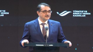 Bakan Dönmez: “Türkiyenin en büyük projelerinde kadınların dokunuşunu göreceksiniz”