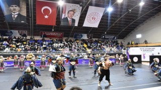 Balıkesirde Halk oyunları şenliği yapıldı