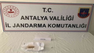 Barın deposundan sandalye çalarken suçüstü yakalandılar