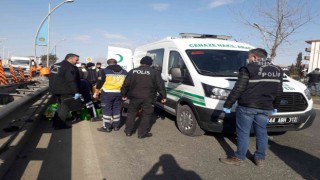 Bariyerlere çarpan araç takla attı: 1 ölü, 2 yaralı