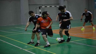 Basın çalışanları futsal ile stres atıyor
