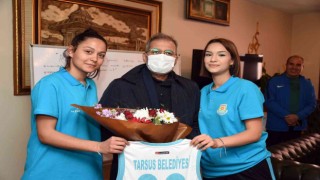 Başkan Bozdoğan, şampiyon sporcularla bir araya geldi