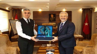 Başkan Erdemden, Yalçınkayaya nezaket ziyareti