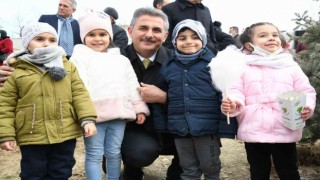 Başkan Köse Orman Haftasında miniklerle fidan dikti