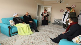Başkan Vekili Aydından yaşlılara ziyaret