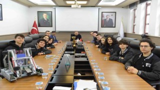 Başkan Yüksel, ABD yolundaki şampiyonları ağırladı