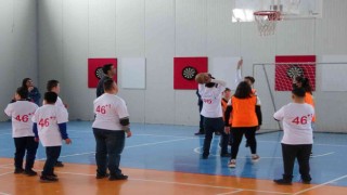 Basketbol maçı, down sendromlu çocukların yüzünü güldürdü