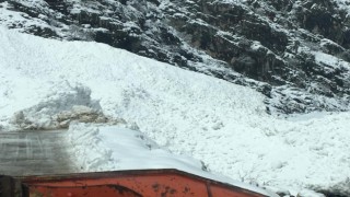 Batmanda köy yoluna çığ düştü