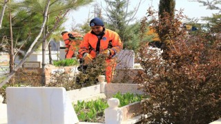 Battalgazideki mezarlıklarda ramazan temizliği