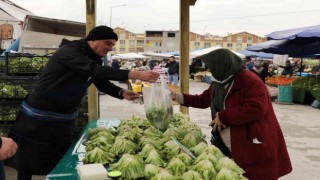 Belediye tezgahında marul 5 lira