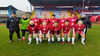 Bilecikspor kadın futbol takımı bir düzineden fazla gol attı