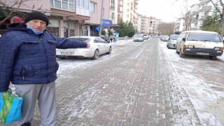 Bu yolda araçlar adeta zıplayarak geçiyor