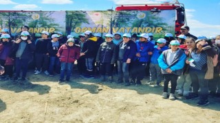 Buldanda öğrenciler 200 fidanı toprakla buluşturdu