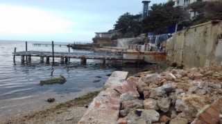 Burgazadada CHPli belediye meclis üyesi plajı kendi mülküne katmak istedi, bakanlık yapılaşmayı durdurdu