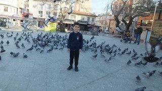 Burhaniyede çocukların güvercin sevgisi