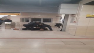 Bursada alkollü şahıs güvenlik görevlilerine zorluk çıkardı, ters kelepçe yapıldı