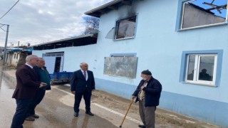 Bursada evi kül olan aileye belediye başkanı sahip çıktı