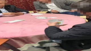 Bursa'da kumar oynatılan kıraathaneye şok baskın