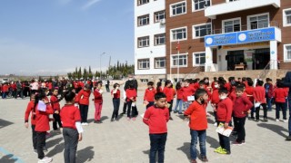 Cahit Zarifoğlu İlk ve Ortaokulunda kitap okuma etkinliği