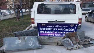 Çaldıkları çöp konteynırları ile yakalandılar