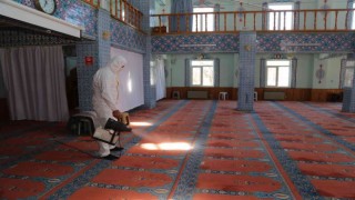 Çamelinde camilere Ramazan temizliği