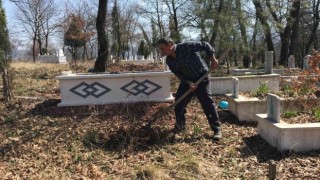Çanda imece usulü köy mezarlığını temizlediler