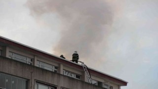 Çatıda çıkan yangın korkuttu