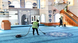 Çiğlideki camilerde Ramazan temizliği