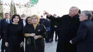Cumhurbaşkanı Erdoğan, Özbekistanda Bağımsızlık Anıtına çelenk bıraktı