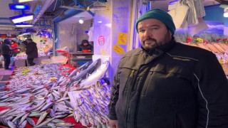 Denizlerdeki fırtına balık fiyatlarını etkiledi