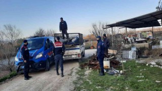 Depodan hırsızlık yaparken suçüstü yakalandılar