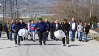 Dereceyle dönen sporcuya davullu karşılama